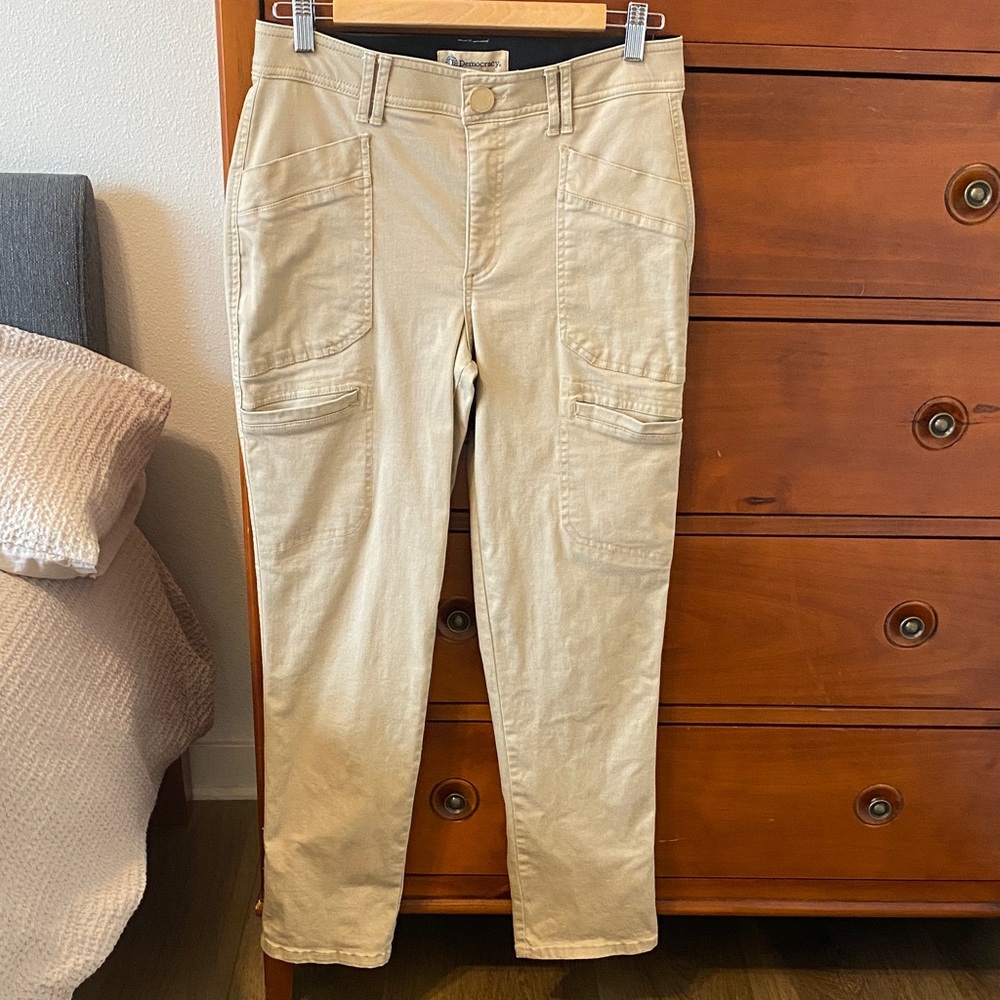 Democracy “Ab” Technology Beige Cargo Pants, Women’s Size 8